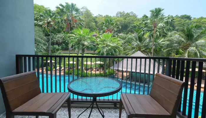 هتل هولا هولا ریزورت اند اسپا کرابی